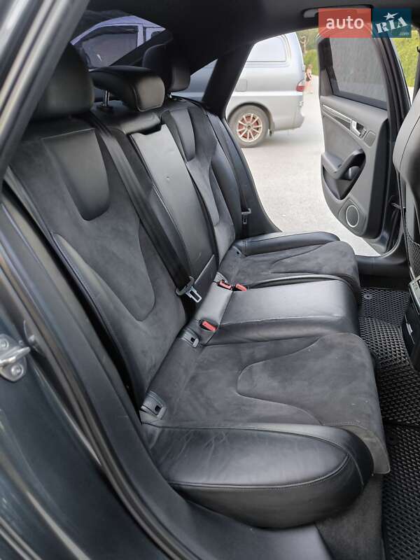 Седан Audi S4 2014 в Дніпрі