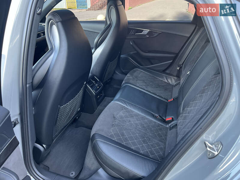Седан Audi S4 2018 в Полтаве