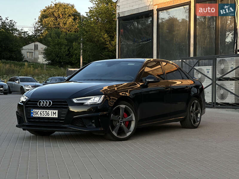 Седан Audi S4 2018 в 