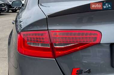 Седан Audi S4 2012 в 