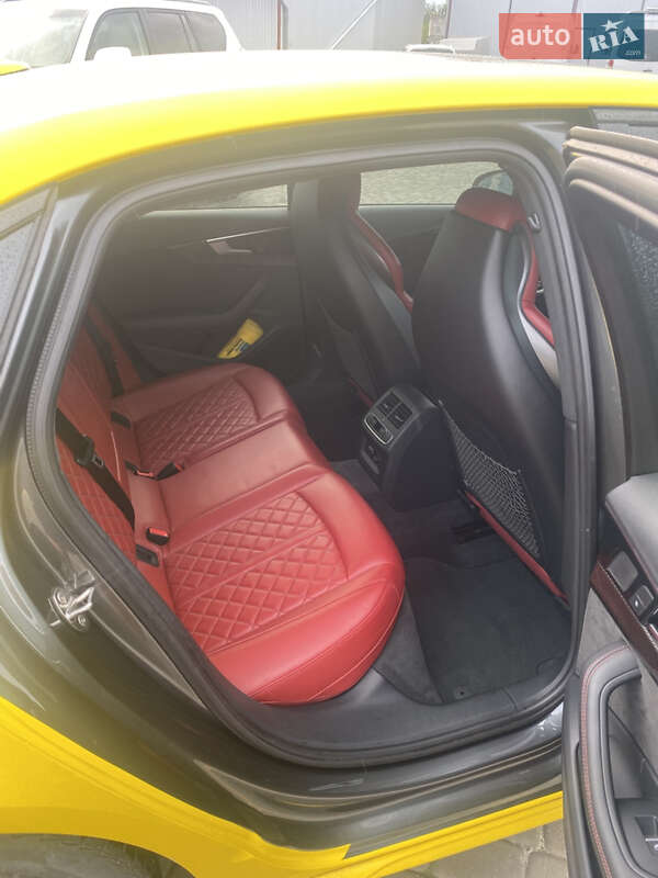 Седан Audi S4 2020 в Коломые
