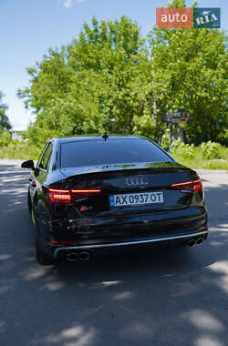 Седан Audi S4 2018 в 