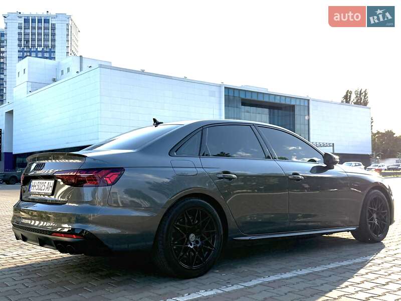 Седан Audi S4 2023 в Одесі