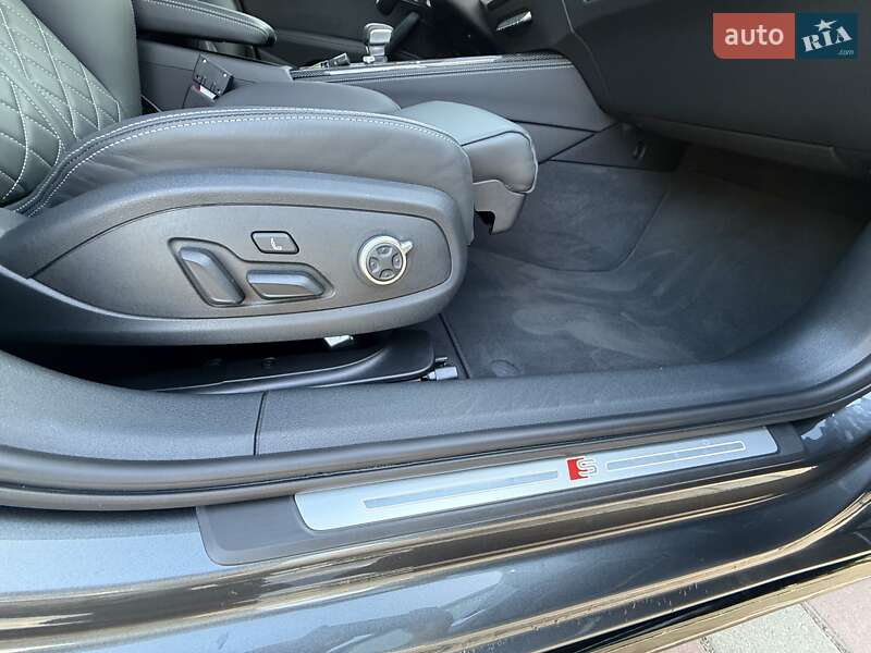 Седан Audi S4 2023 в Одесі