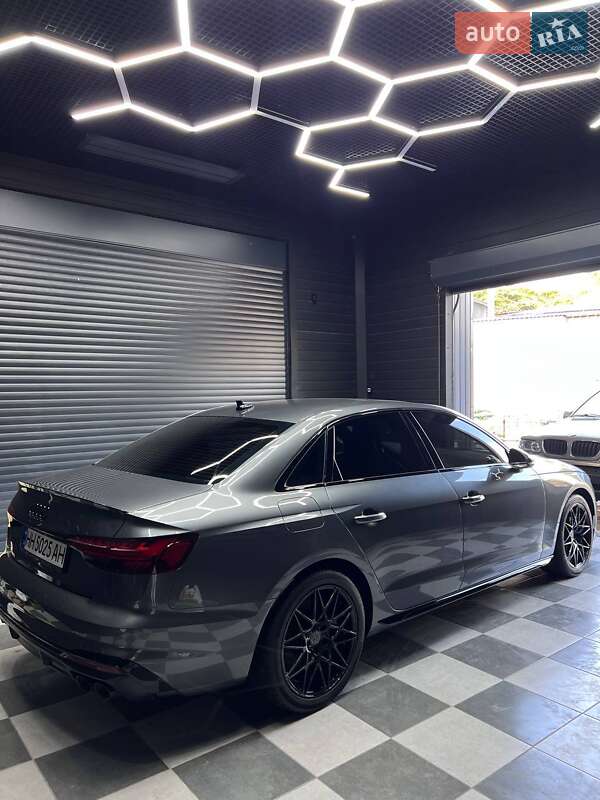 Седан Audi S4 2023 в Одесі