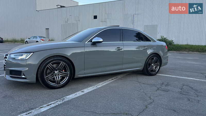 Седан Audi S4 2018 в Полтаве