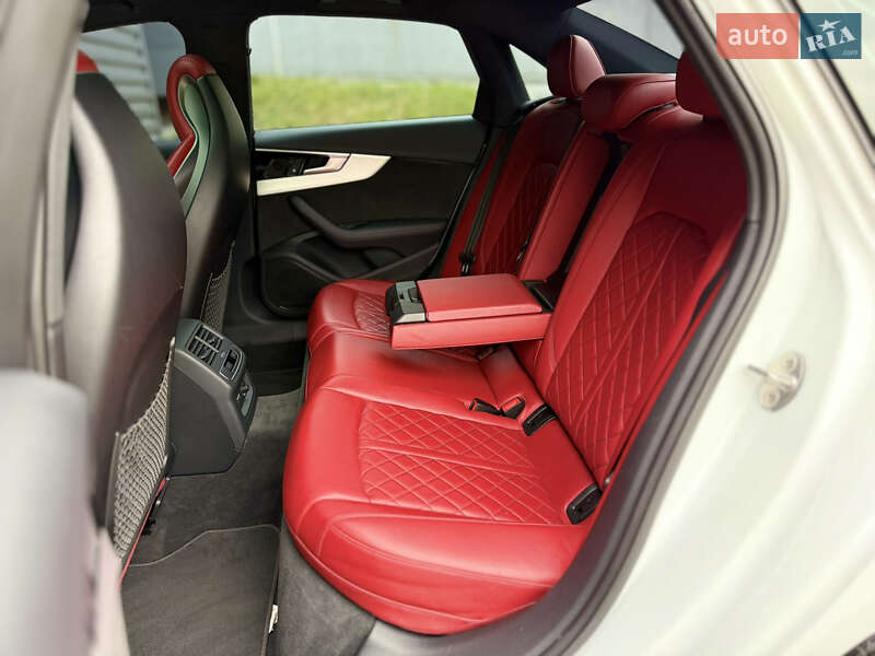 Седан Audi S4 2020 в Харькове