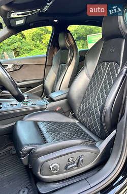 Седан Audi S4 2018 в 