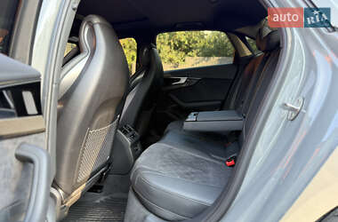 Седан Audi S4 2022 в 