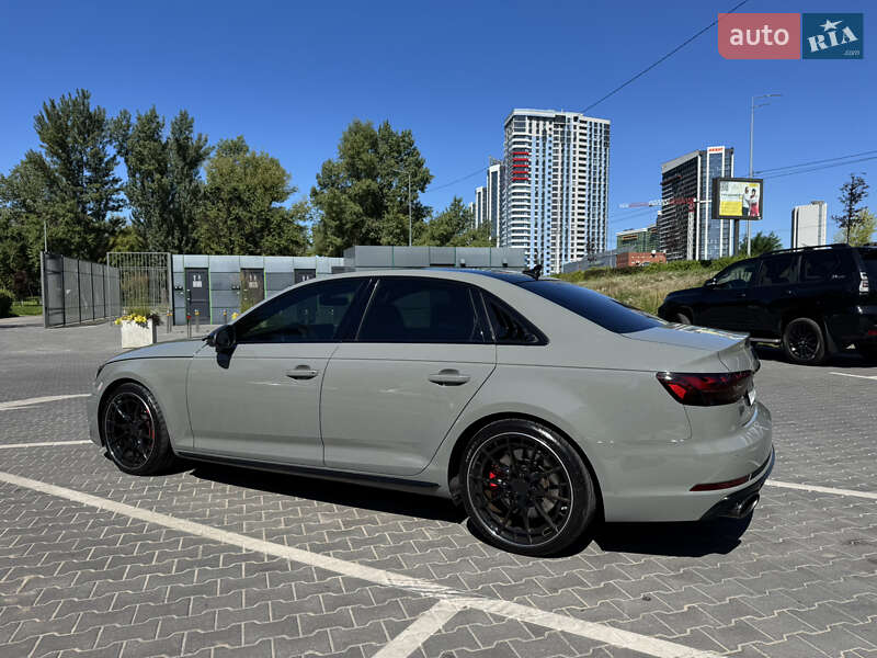Седан Audi S4 2018 в Киеве