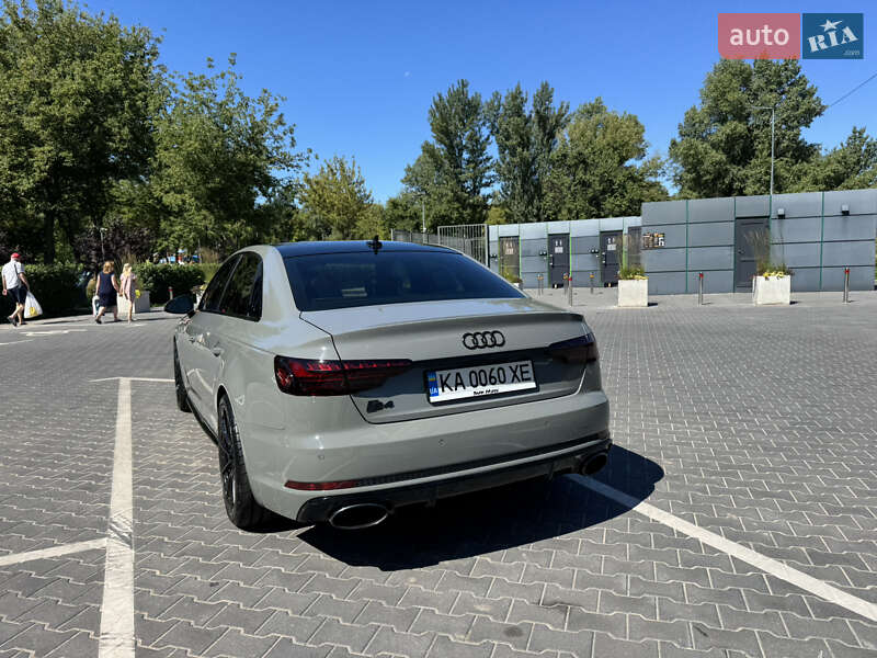 Седан Audi S4 2018 в Киеве
