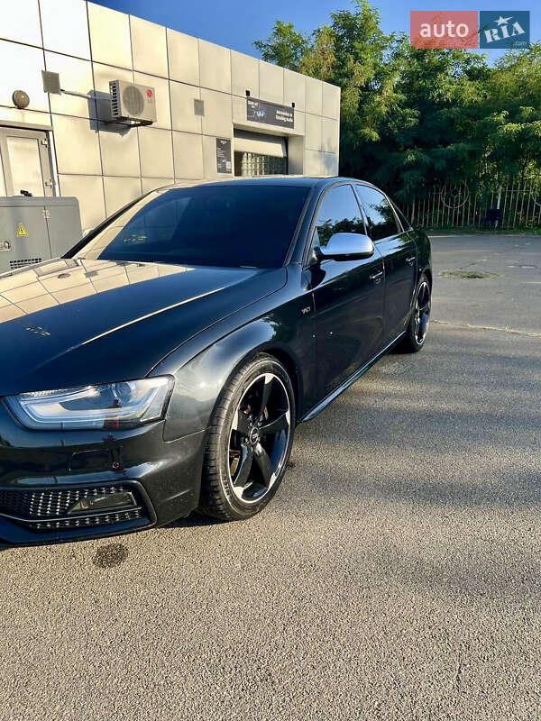 Седан Audi S4 2014 в Киеве