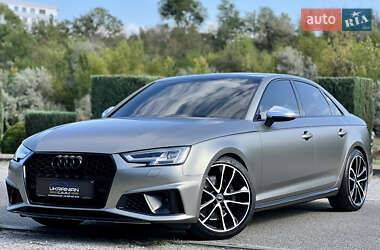 Седан Audi S4 2018 в Дніпрі
