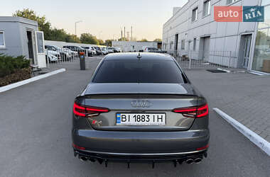 Седан Audi S4 2018 в 