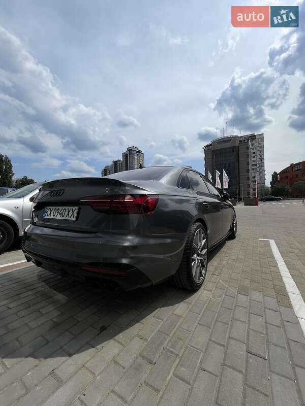 Седан Audi S4 2022 в Киеве