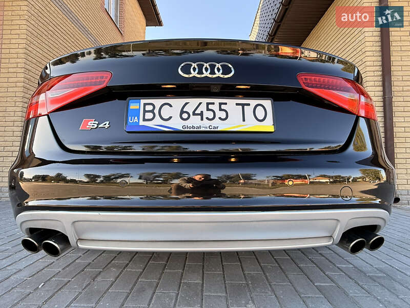 Седан Audi S4 2012 в 