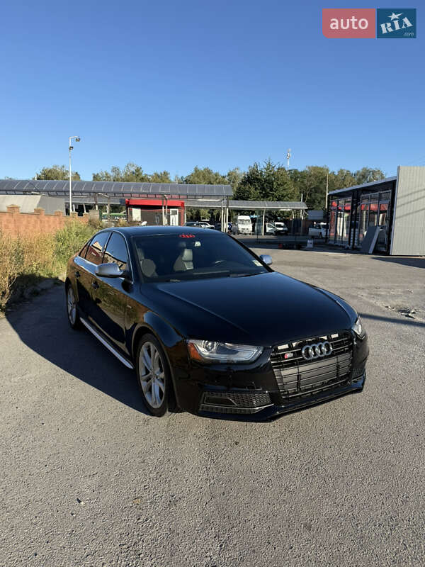Седан Audi S4 2013 в Ровно