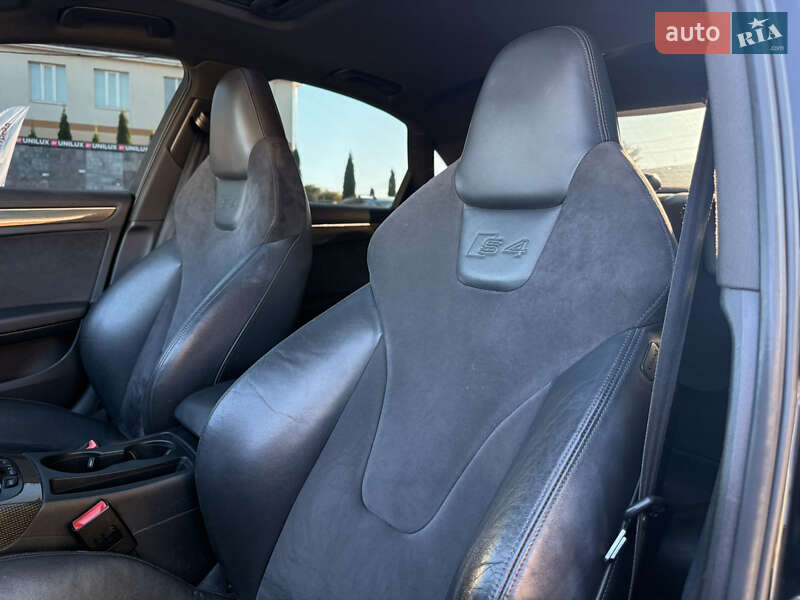 Седан Audi S4 2013 в Ровно