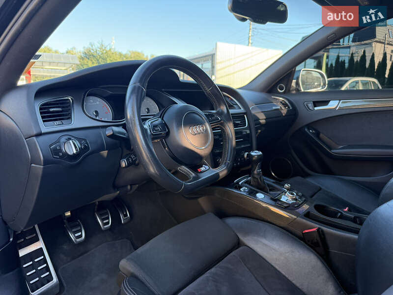 Седан Audi S4 2013 в Ровно
