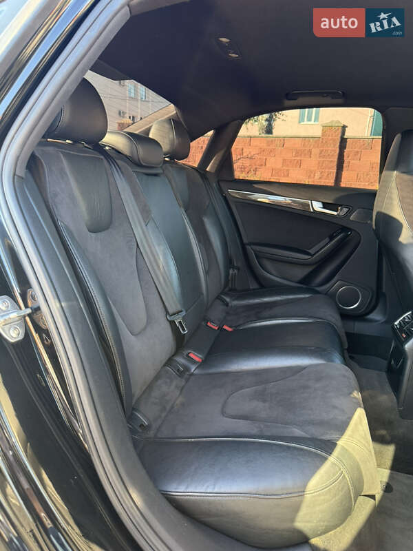 Седан Audi S4 2013 в Ровно