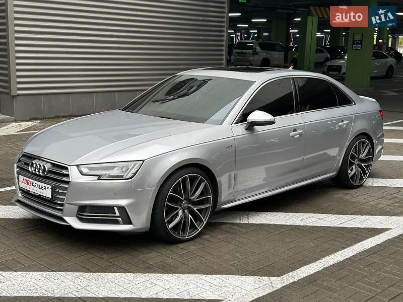 Седан Audi S4 2018 в Киеве