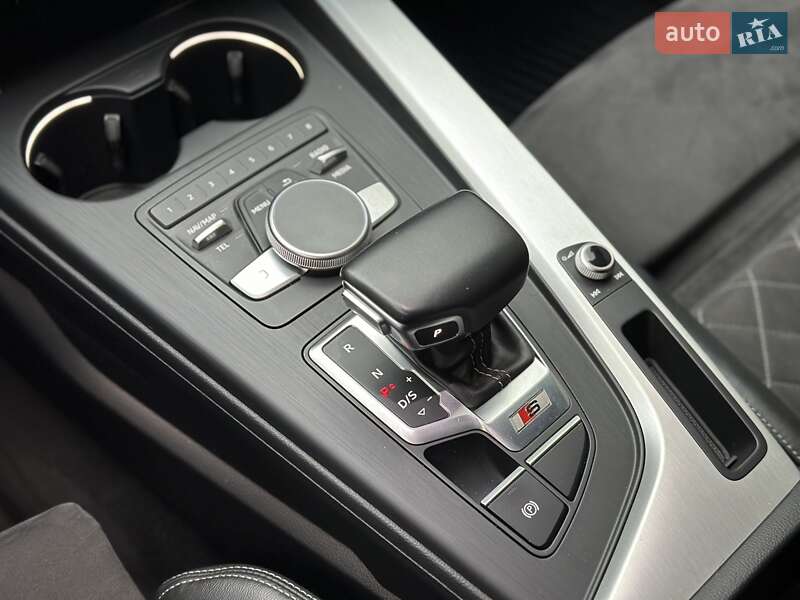 Седан Audi S4 2018 в Киеве