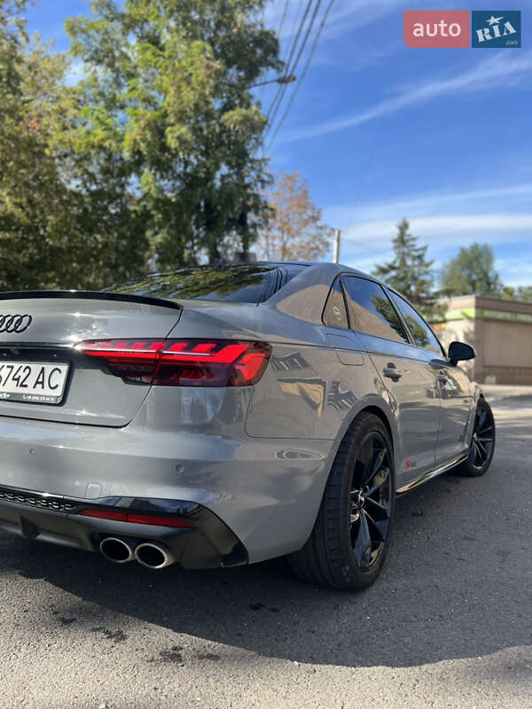 Седан Audi S4 2018 в Кривом Роге