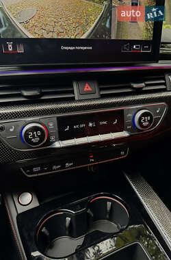 Седан Audi S4 2022 в 