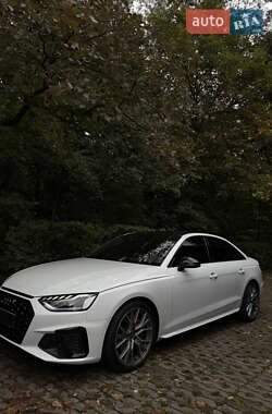 Седан Audi S4 2022 в 