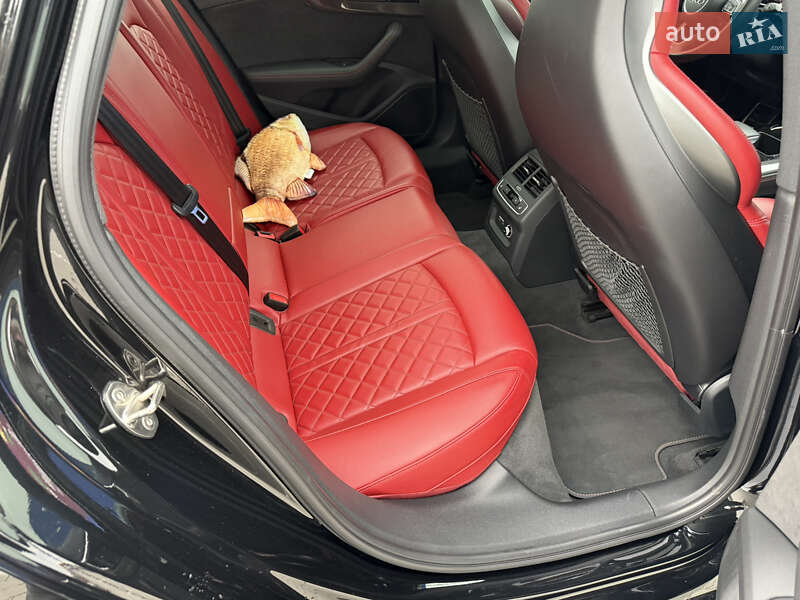 Седан Audi S4 2020 в Виннице