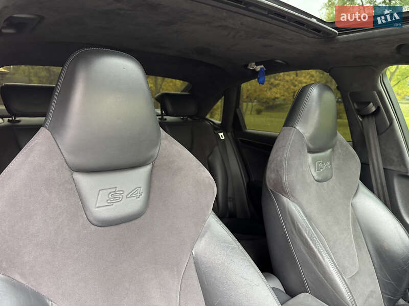 Седан Audi S4 2010 в Киеве