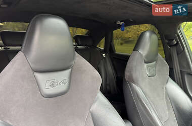 Седан Audi S4 2010 в  фото 66 Седан Audi S4 2010 в