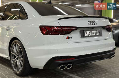 Седан Audi S4 2022 в 