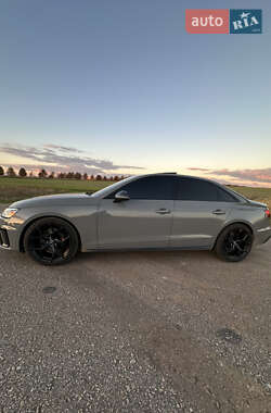 Седан Audi S4 2021 в 