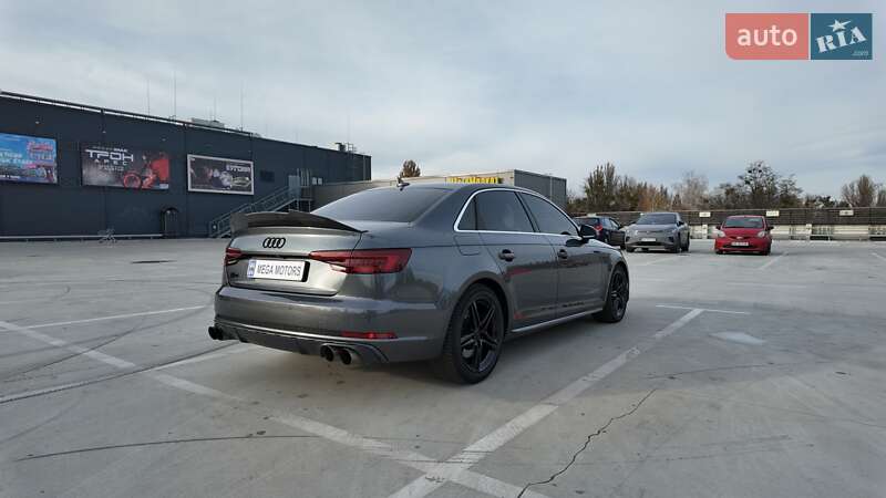 Седан Audi S4 2019 в Киеве