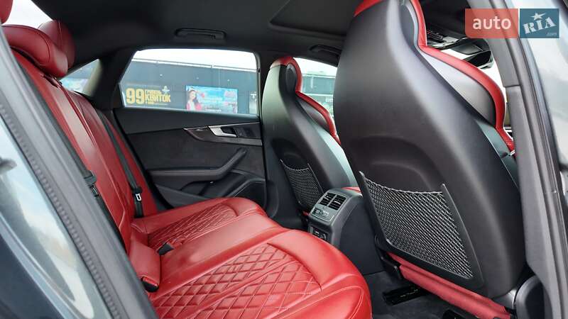 Седан Audi S4 2019 в Киеве