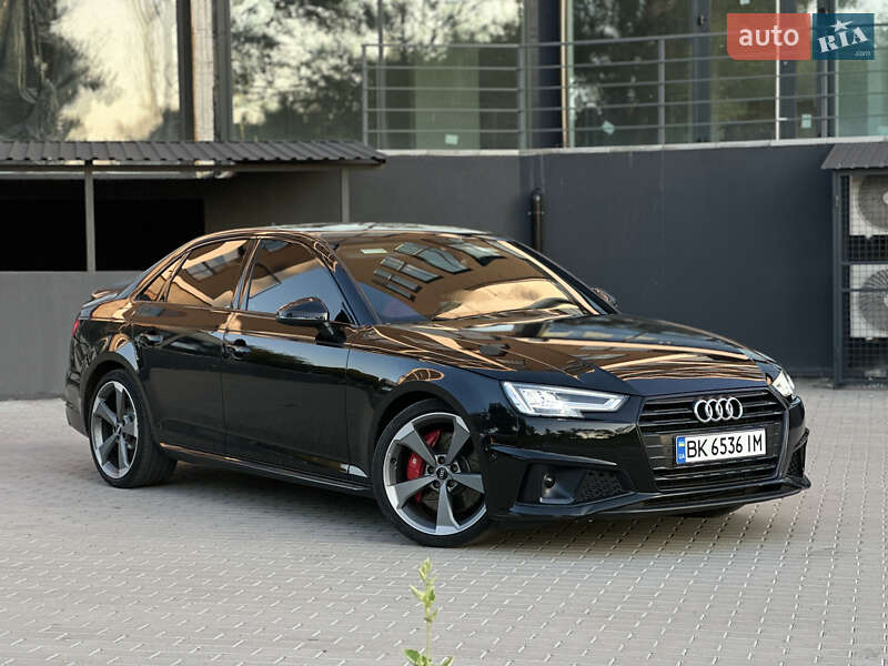 Седан Audi S4 2018 в Ровно