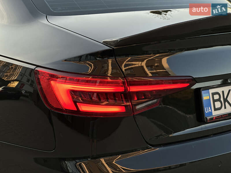 Седан Audi S4 2018 в Ровно