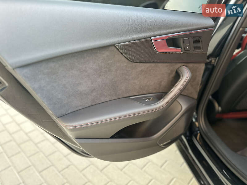 Седан Audi S4 2018 в Ровно