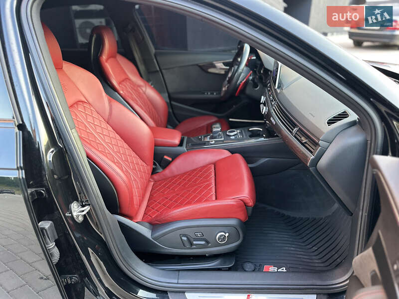 Седан Audi S4 2018 в Ровно