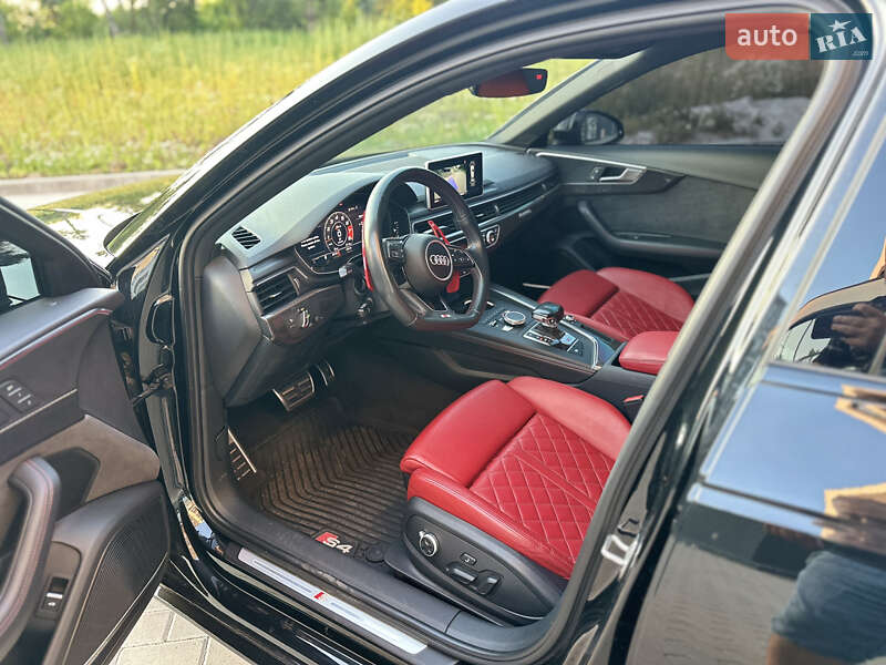 Седан Audi S4 2018 в Ровно