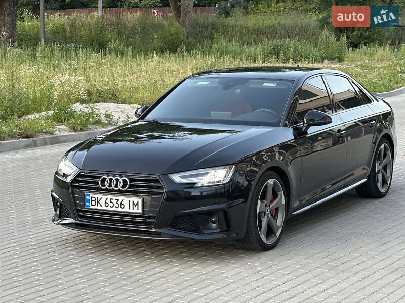 Седан Audi S4 2018 в Ровно