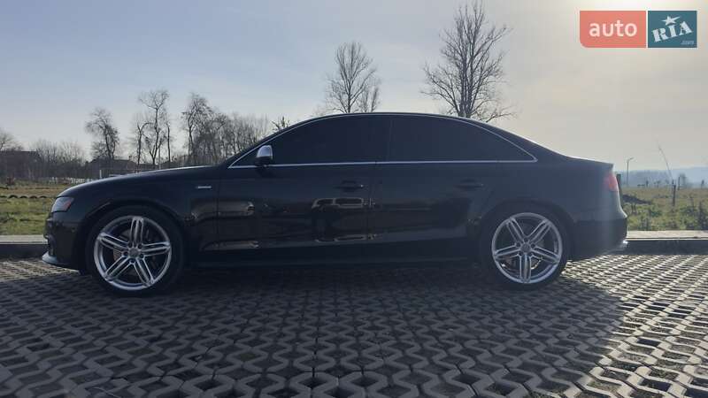 Седан Audi S4 2011 в Ивано-Франковске