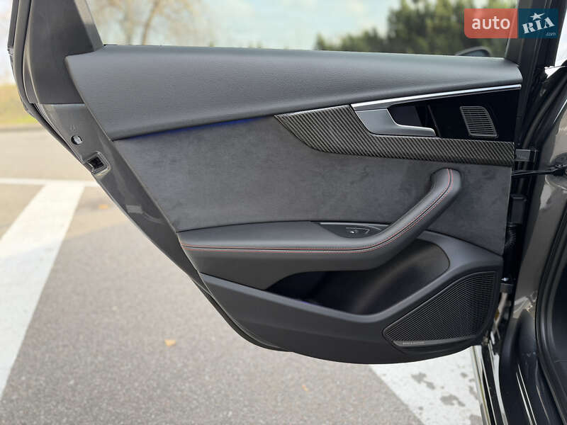 Седан Audi S4 2023 в Киеве