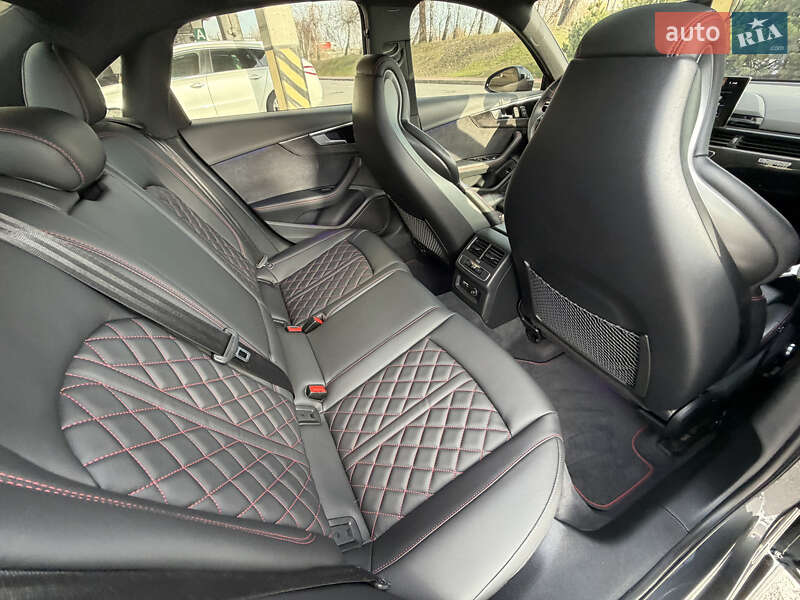 Седан Audi S4 2023 в Киеве