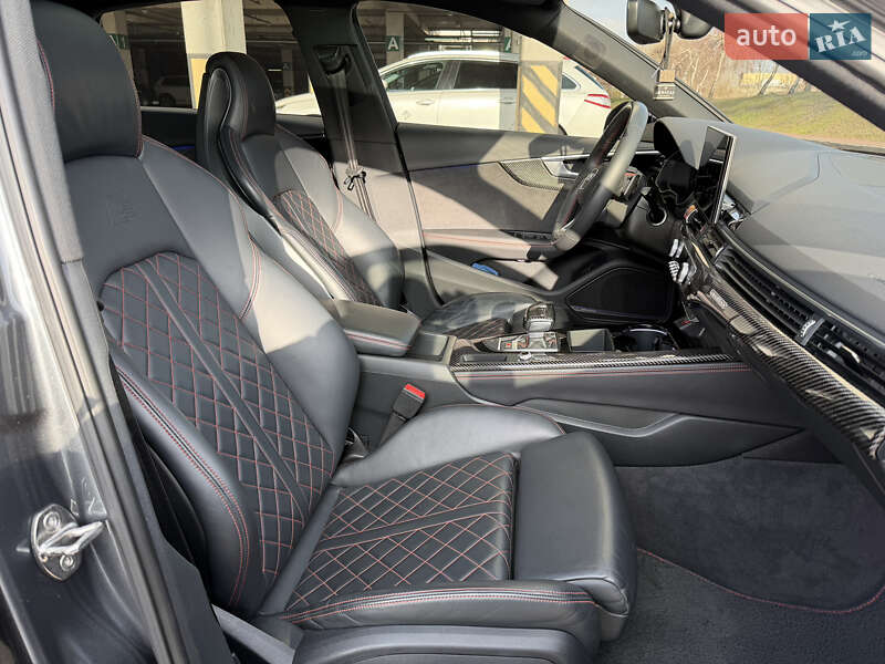Седан Audi S4 2023 в Киеве