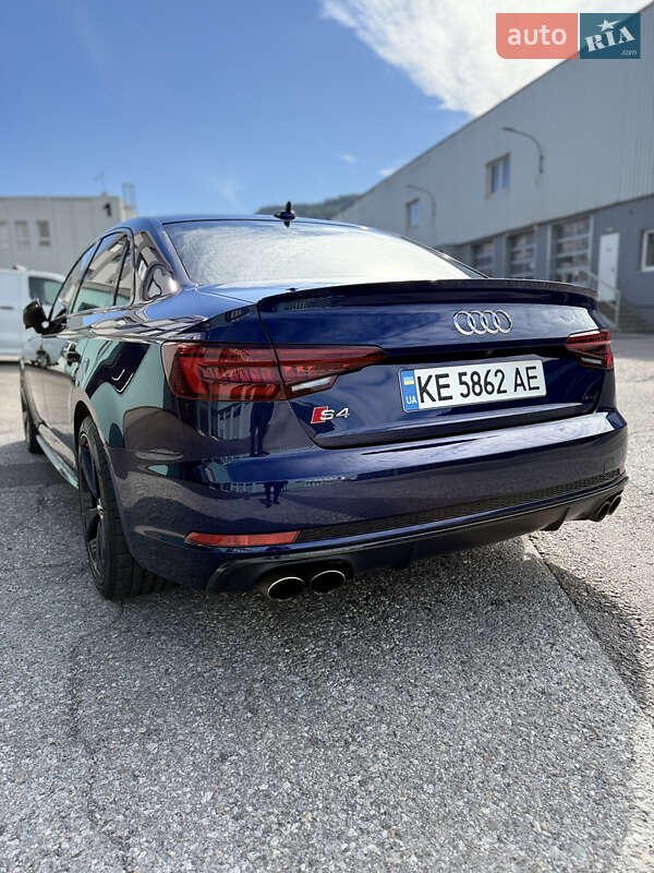 Седан Audi S4 2018 в Харькове