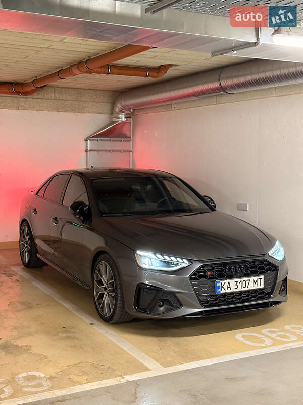 Седан Audi S4 2022 в Киеве
