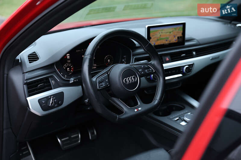 Седан Audi S4 2017 в Луцке