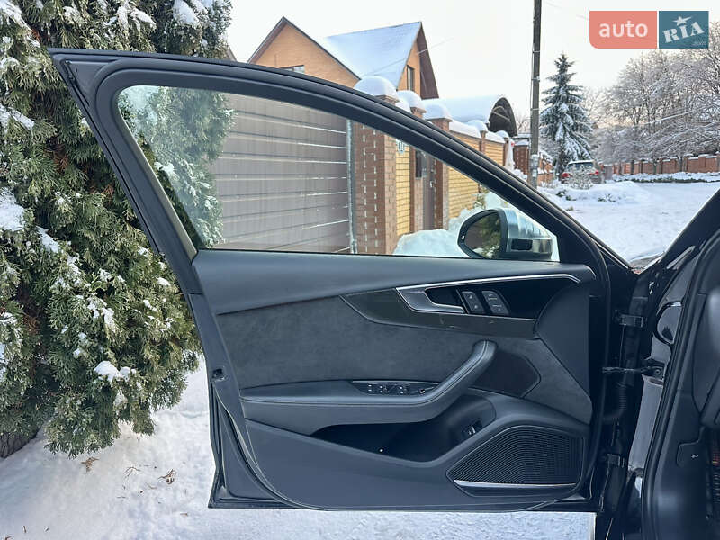 Седан Audi S4 2019 в Киеве